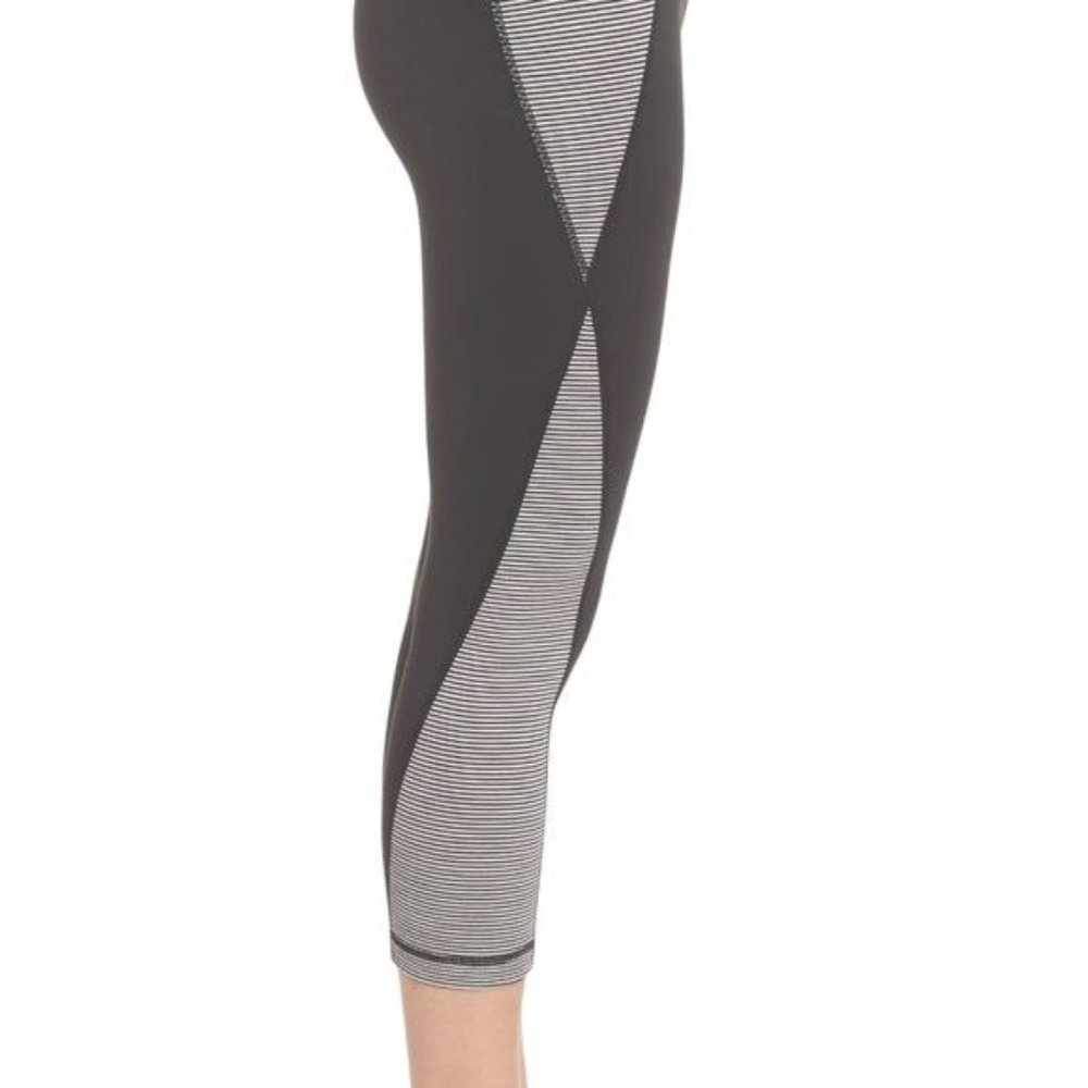 Zella High Waist Crop Leggings Stripe in Black and White Size Large - Picture 3 of 10